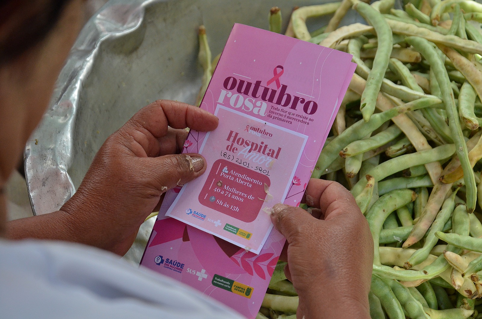 Secretaria Muncipal de Saúde realiza ação do Outubro Rosa na Feira Central de Campina Grande nesta sexta-feira