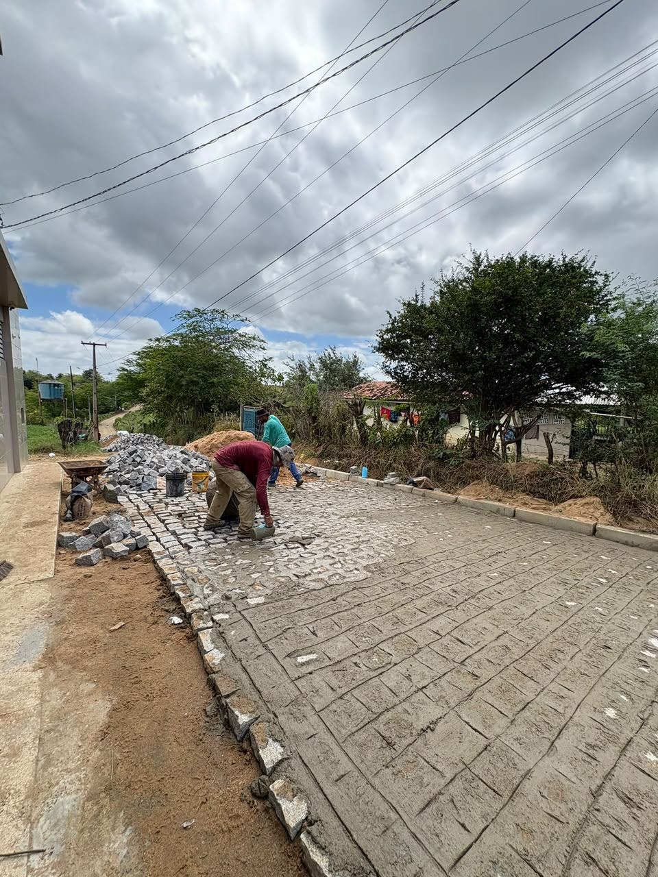 Obras de pavimentação em comunidades rurais de Galante e Catolé de Boa Vista chegam a 40% de execução