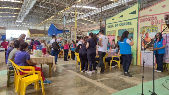Outubro Rosa: Secretaria de Saúde leva prevenção e cuidados às mulheres na Feira Central de Campina Grande